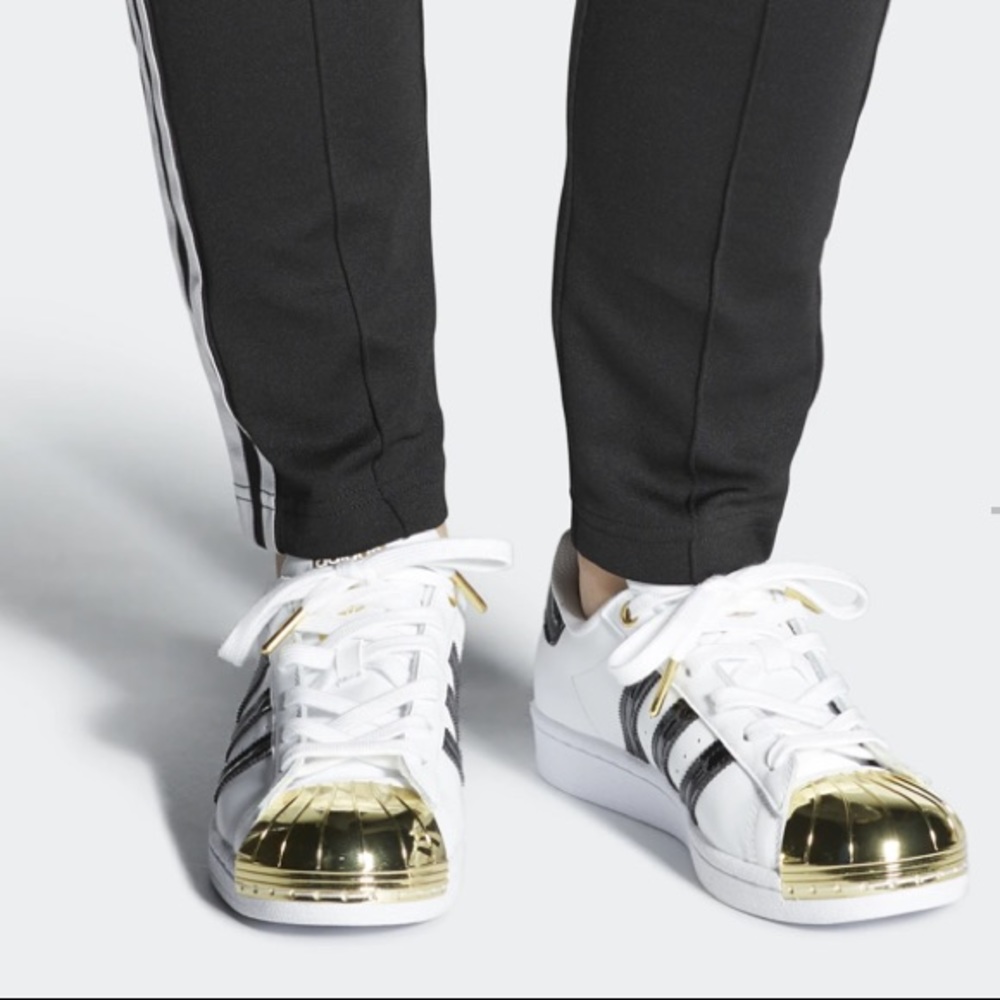 ADIDAS Women’s SUPERSTAR Metal TOE Shoes